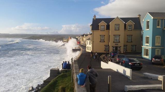 Lahinch -Beach -Surf- Hostel Exterior photo